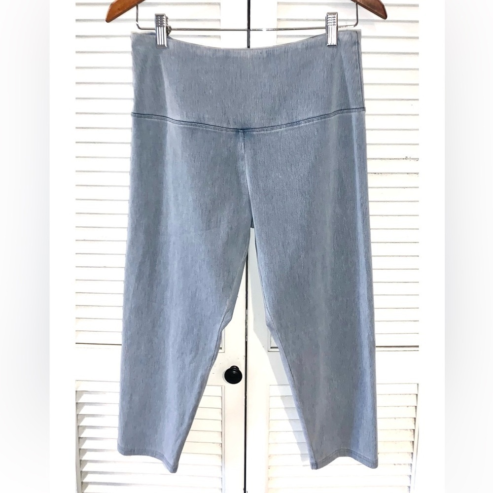 Suave Capri leggings with Tummy Control Blue material looks denim M